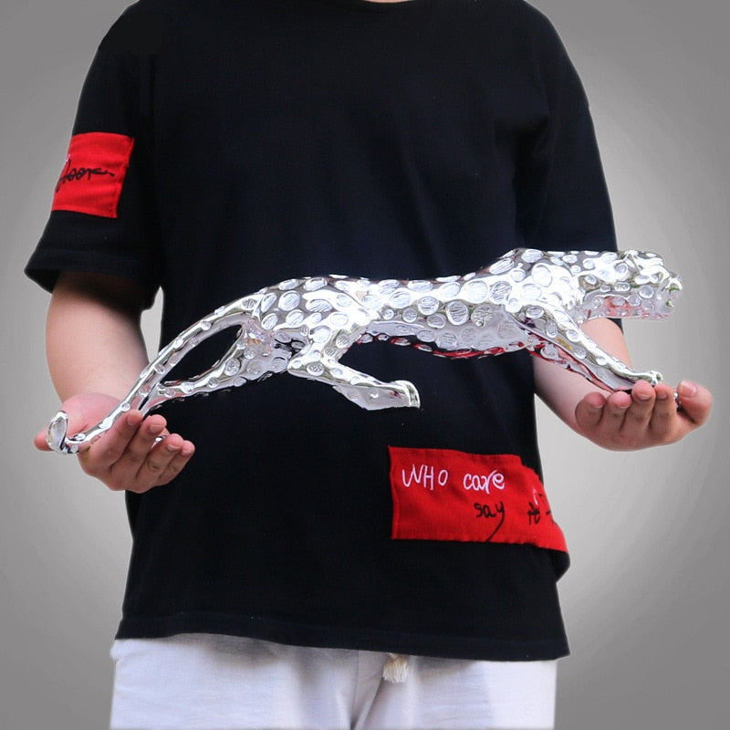 Escultura de Pantera Moderna